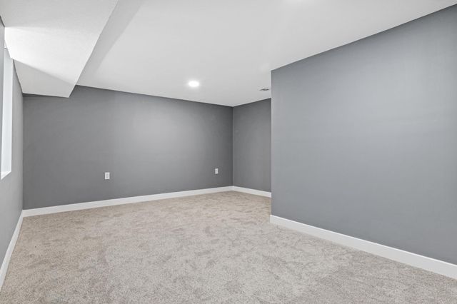 820 Point Douglas Road S, Saint Paul, MN 55119