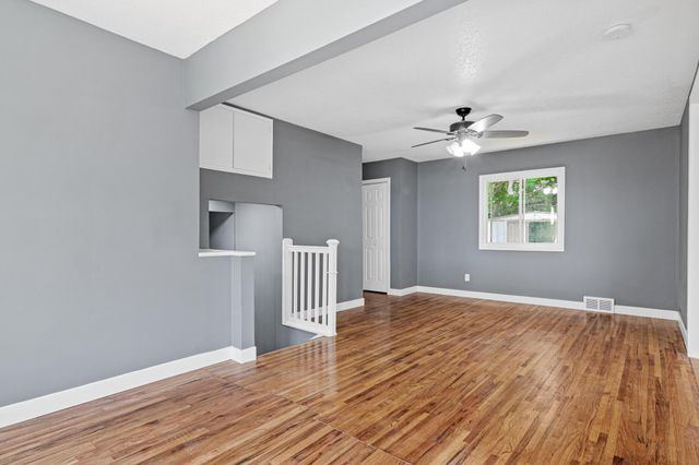 820 Point Douglas Road S, Saint Paul, MN 55119