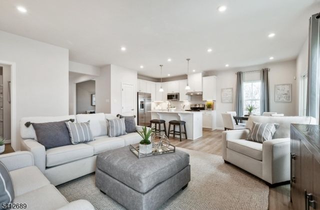 66 Thomas Knoll Blvd, Mansfield Twp., NJ 07865