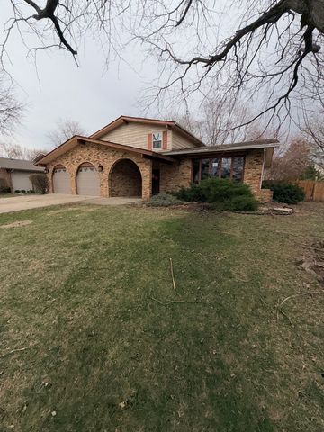 516 Ca Crest Drive, Shorewood, IL 60404