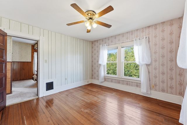 57 Maple St, West Springfield, MA 01089