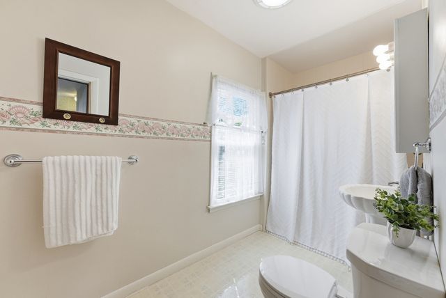 57 Maple St, West Springfield, MA 01089