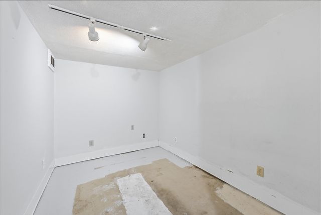 57 Maple St, West Springfield, MA 01089