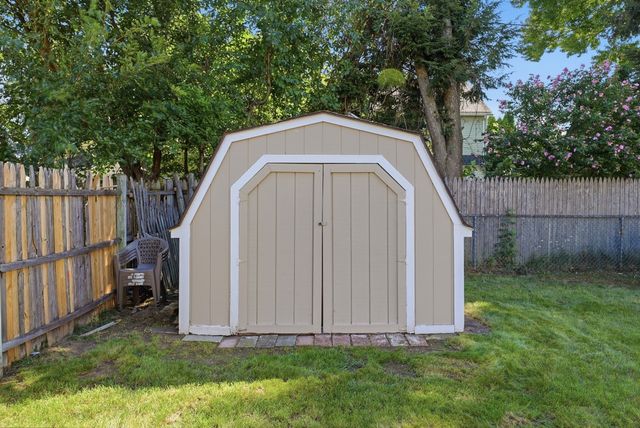 57 Maple St, West Springfield, MA 01089