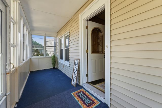 57 Maple St, West Springfield, MA 01089