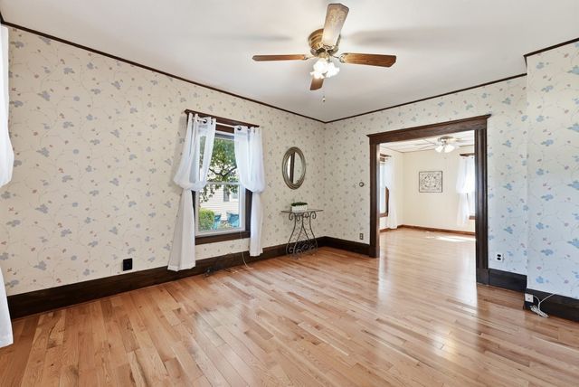 57 Maple St, West Springfield, MA 01089