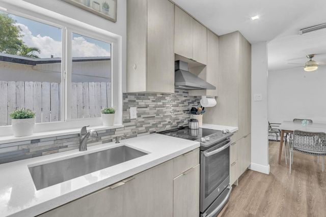 1121 N 66th Terrace, Hollywood, FL 33024