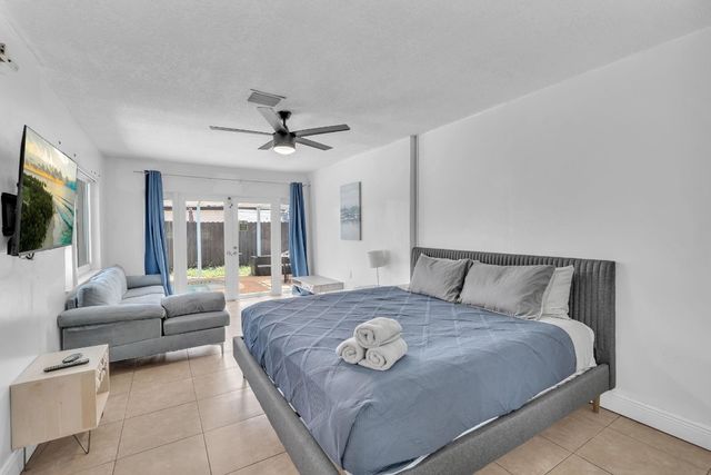 1121 N 66th Terrace, Hollywood, FL 33024