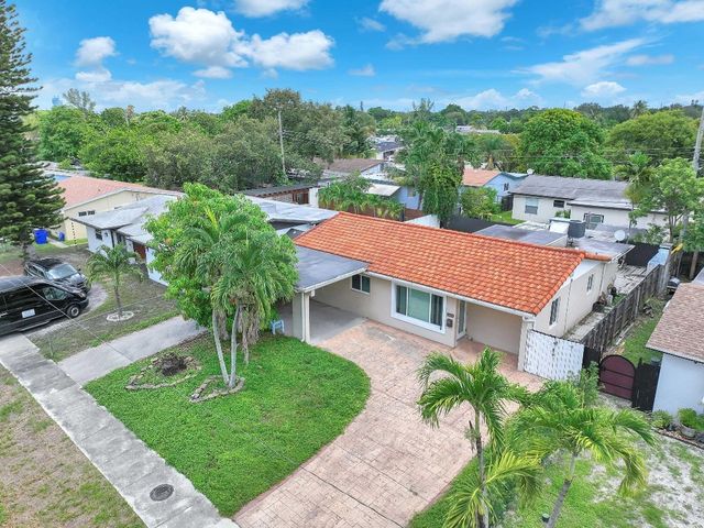 1121 N 66th Terrace, Hollywood, FL 33024