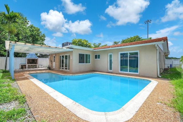 1121 N 66th Terrace, Hollywood, FL 33024