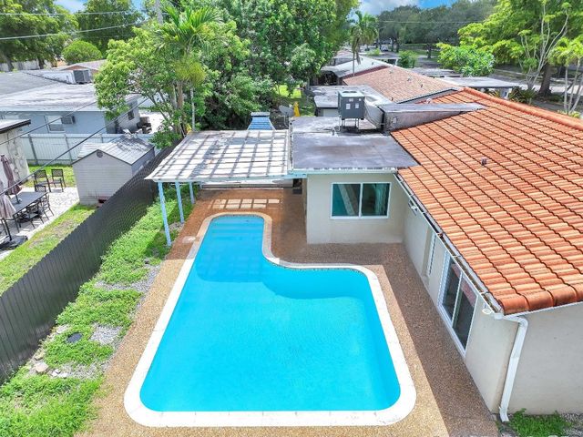 1121 N 66th Terrace, Hollywood, FL 33024