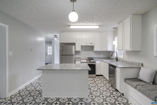 5860 BEARWOOD RD, Crozet, VA 22932