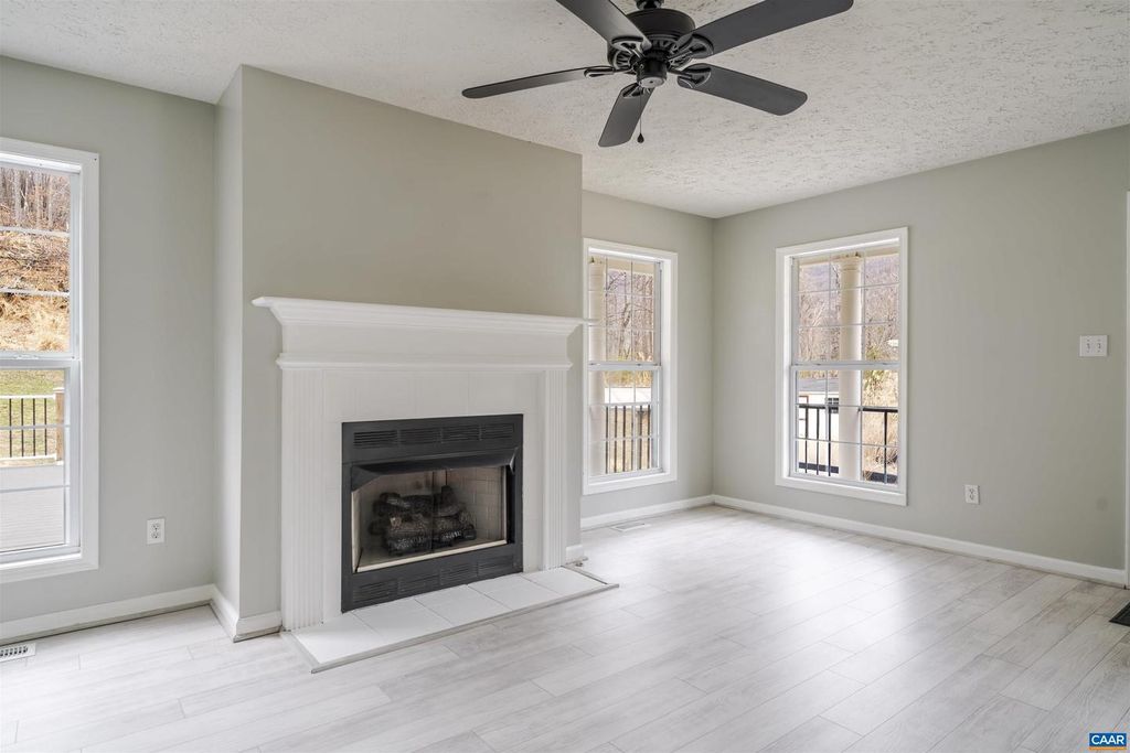 Image 10 of property listing at 5860 BEARWOOD RD, Crozet, VA 22932