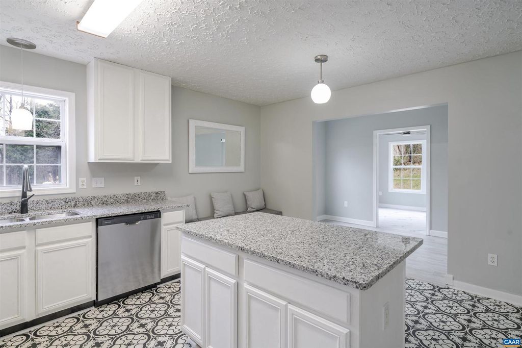 Image 11 of property listing at 5860 BEARWOOD RD, Crozet, VA 22932