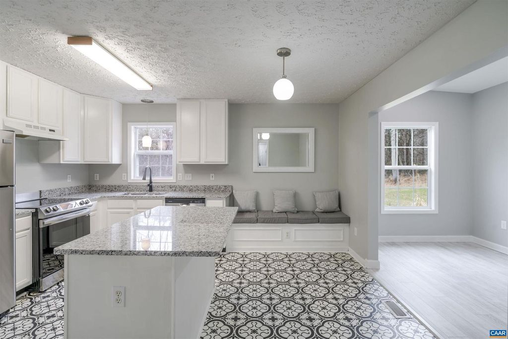 Image 12 of property listing at 5860 BEARWOOD RD, Crozet, VA 22932