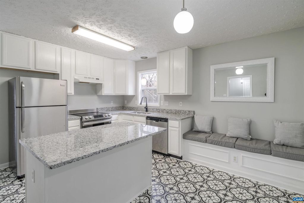 Image 13 of property listing at 5860 BEARWOOD RD, Crozet, VA 22932