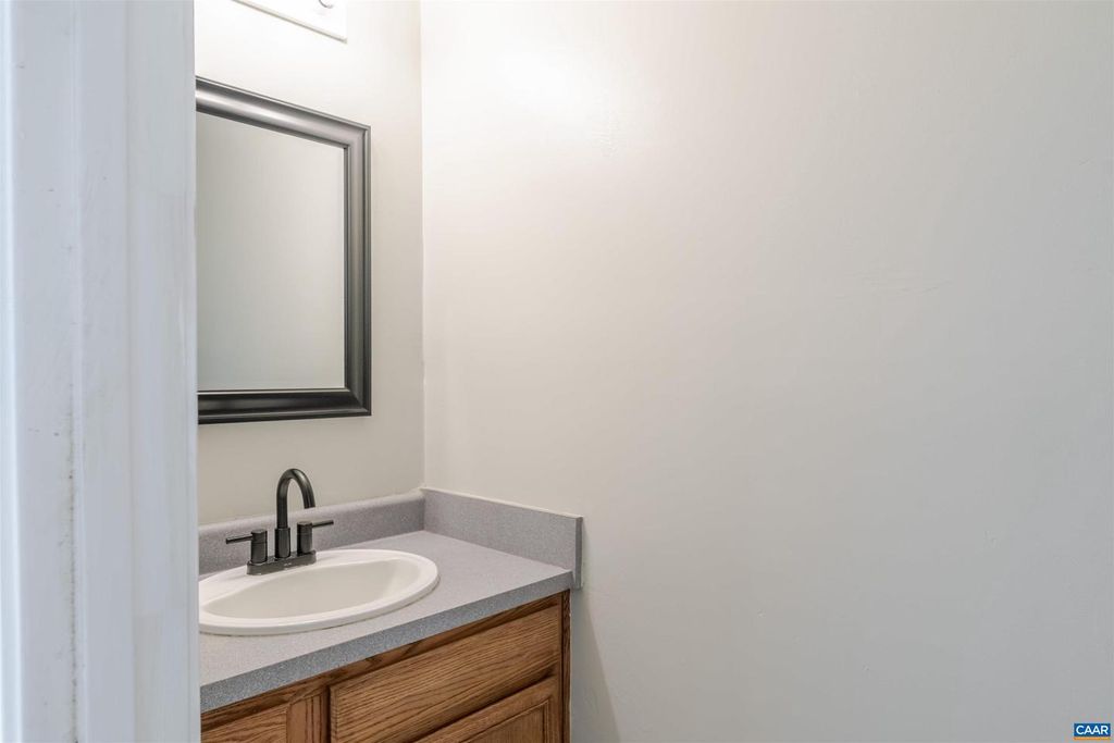 Image 27 of property listing at 5860 BEARWOOD RD, Crozet, VA 22932