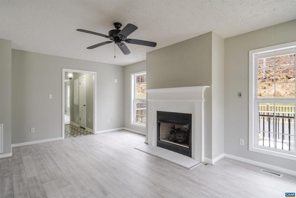 Image 9 of property listing at 5860 BEARWOOD RD, Crozet, VA 22932