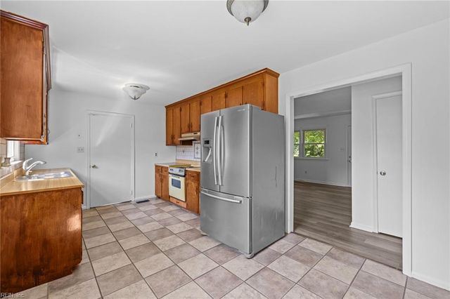 720 Essex Park DR, Hampton, VA 23669