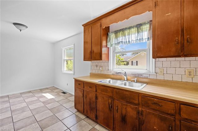 720 Essex Park DR, Hampton, VA 23669
