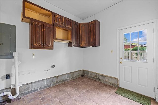 720 Essex Park DR, Hampton, VA 23669