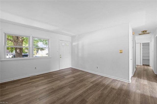 720 Essex Park DR, Hampton, VA 23669