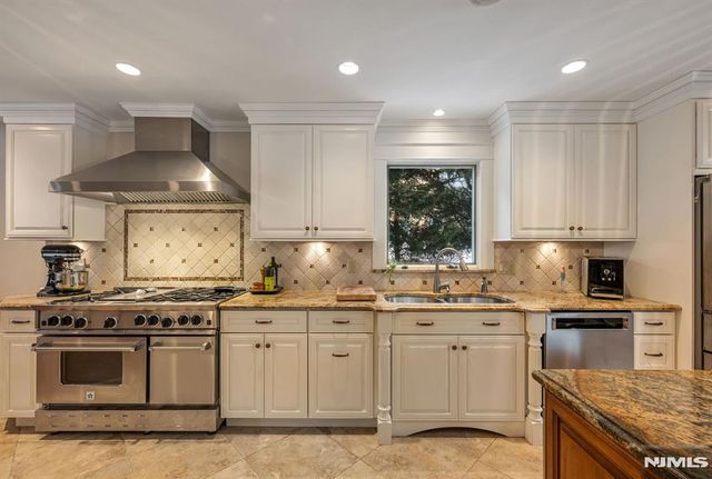 16 Dimas Court, Harrington Park, NJ 07640