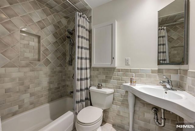 16 Dimas Court, Harrington Park, NJ 07640