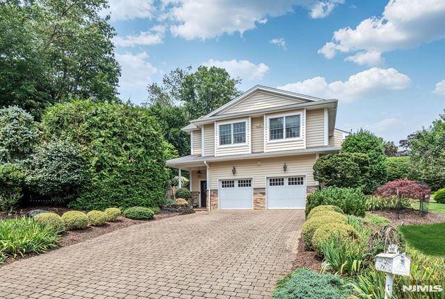 16 Dimas Court, Harrington Park, NJ 07640