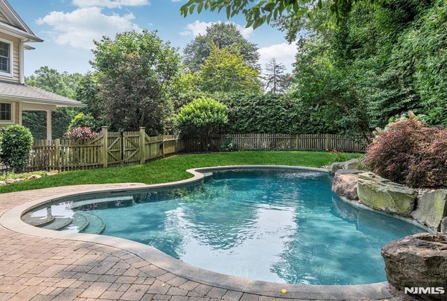 16 Dimas Court, Harrington Park, NJ 07640