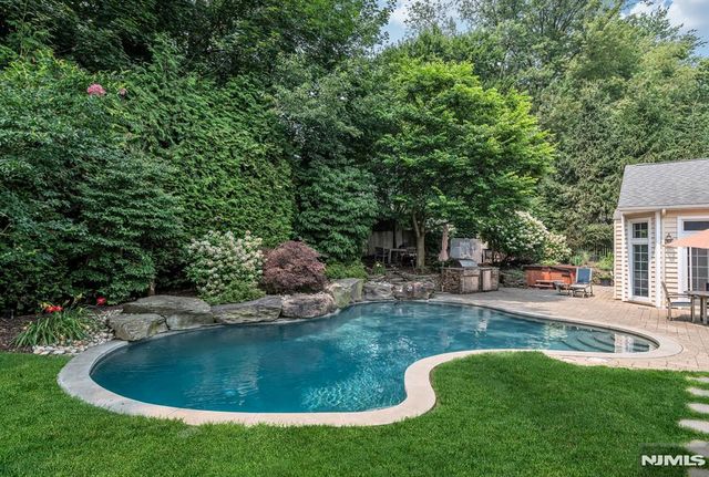 16 Dimas Court, Harrington Park, NJ 07640