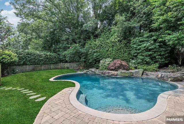 16 Dimas Court, Harrington Park, NJ 07640