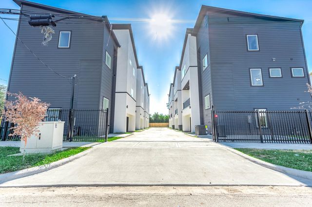 3203 St Emanuel Street A, Houston, TX 77004