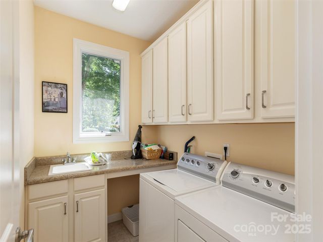 17 High Park Court, Hendersonville, NC 28791