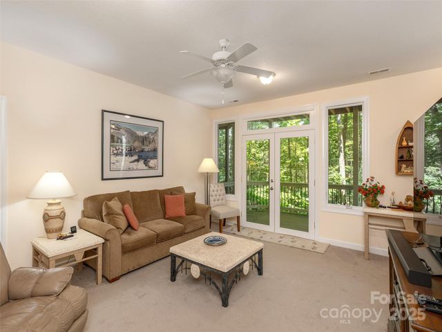 17 High Park Court, Hendersonville, NC 28791