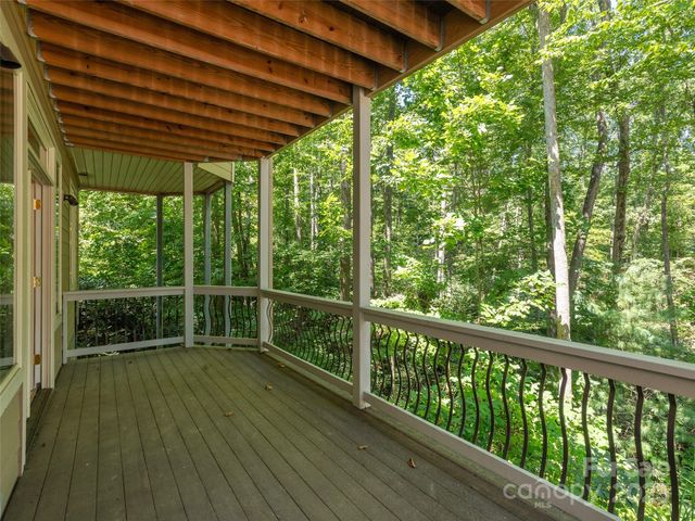 17 High Park Court, Hendersonville, NC 28791