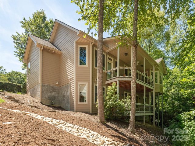 17 High Park Court, Hendersonville, NC 28791