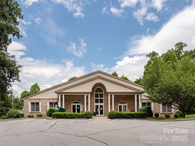 17 High Park Court, Hendersonville, NC 28791
