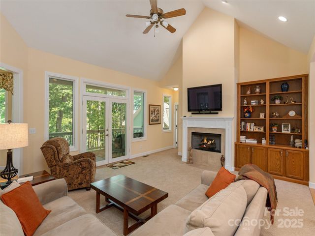 17 High Park Court, Hendersonville, NC 28791