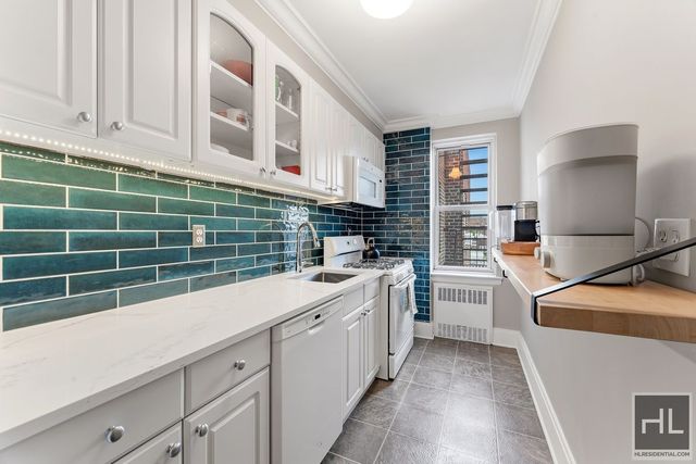 3960 52nd St Apt 6D, New York City, NY 11377