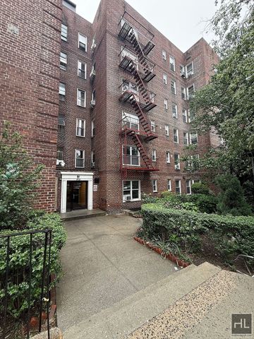 3960 52nd St Apt 6D, New York City, NY 11377