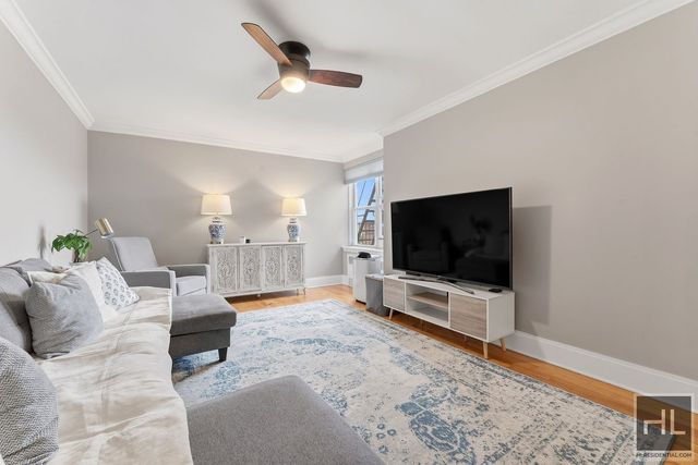 3960 52nd St Apt 6D, New York City, NY 11377