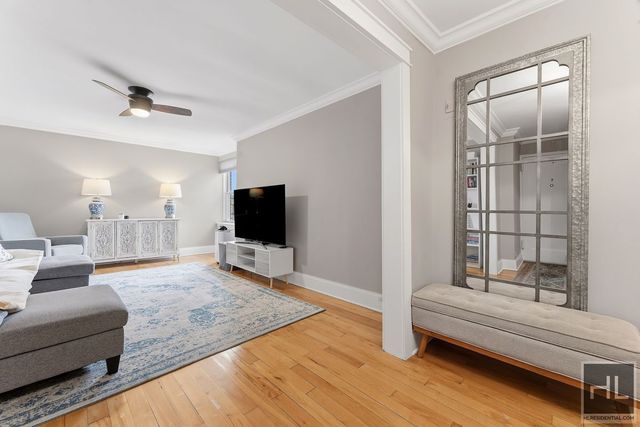 3960 52nd St Apt 6D, New York City, NY 11377