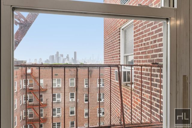 3960 52nd St Apt 6D, New York City, NY 11377