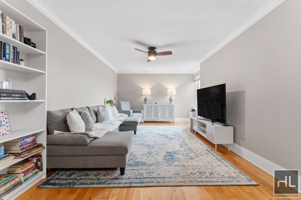3960 52nd St Apt 6D, New York City, NY 11377