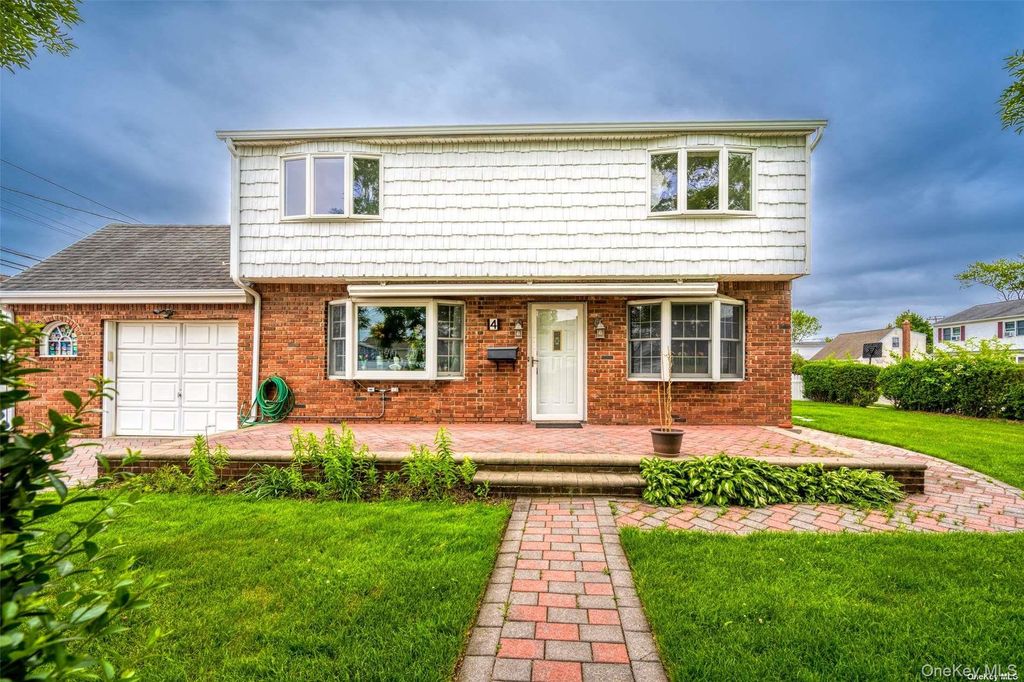 4 Jordan Lane, Hicksville, NY 11801