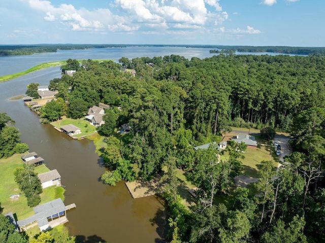 9 Creek Bend, Trinity, TX 75862