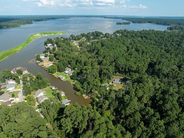 9 Creek Bend, Trinity, TX 75862