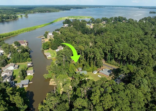 9 Creek Bend, Trinity, TX 75862