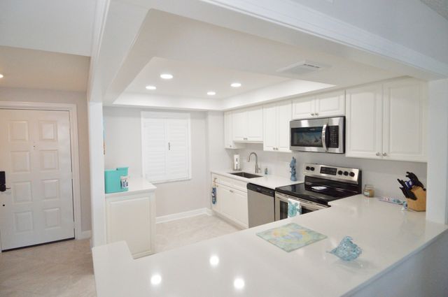 3100 SE Pruitt Rd Apt H205, Port St Lucie, FL 34952